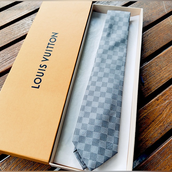 🔥LV HOLIDAY 25’🔥🆕💯AUTHN ICONIC LOUIS VUITTON DAMIER DOUBLE GRIS CHECK TIE🔥 - Picture 8 of 16